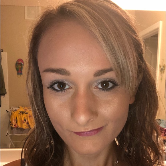 Meet your Posher, Courtney - Picture 1 of 1